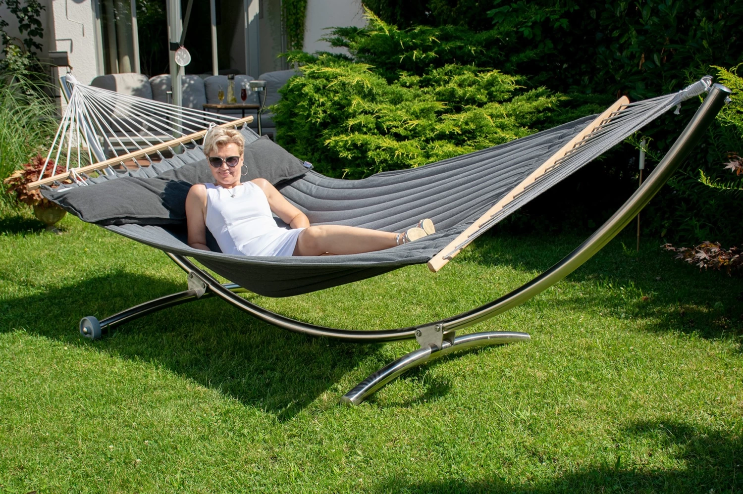 Hängemattenset Lola ROYAL DELUXE Mit Luxus Stabhängematte American NOIRE 4 Hängemattenset Lola ROYAL DELUXE Mit Luxus Stabhängematte American NOIRE – Bild 2
