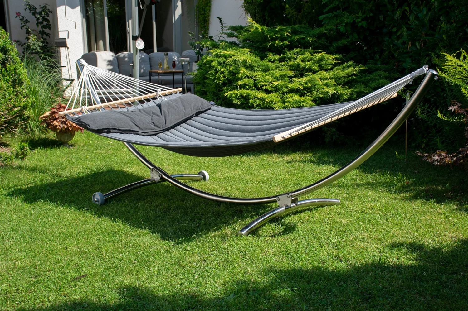 Hängemattenset Lola ROYAL DELUXE Mit Luxus Stabhängematte American NOIRE 6 Hängemattenset Lola ROYAL DELUXE Mit Luxus Stabhängematte American NOIRE – Bild 4