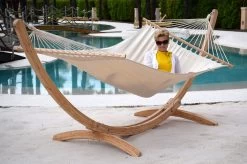 Hängematten-Set Ares Arc Lärche Naturbelassen Mit Stabhängematte XL Jamaica Natura 19 Hängematten-Set Ares Arc Lärche Naturbelassen Mit Stabhängematte XL Jamaica Natura -Gartenmöbel Store garten deals haengematten set ares arc larche mit stabhaengematte xl jamaica natura 45009 6