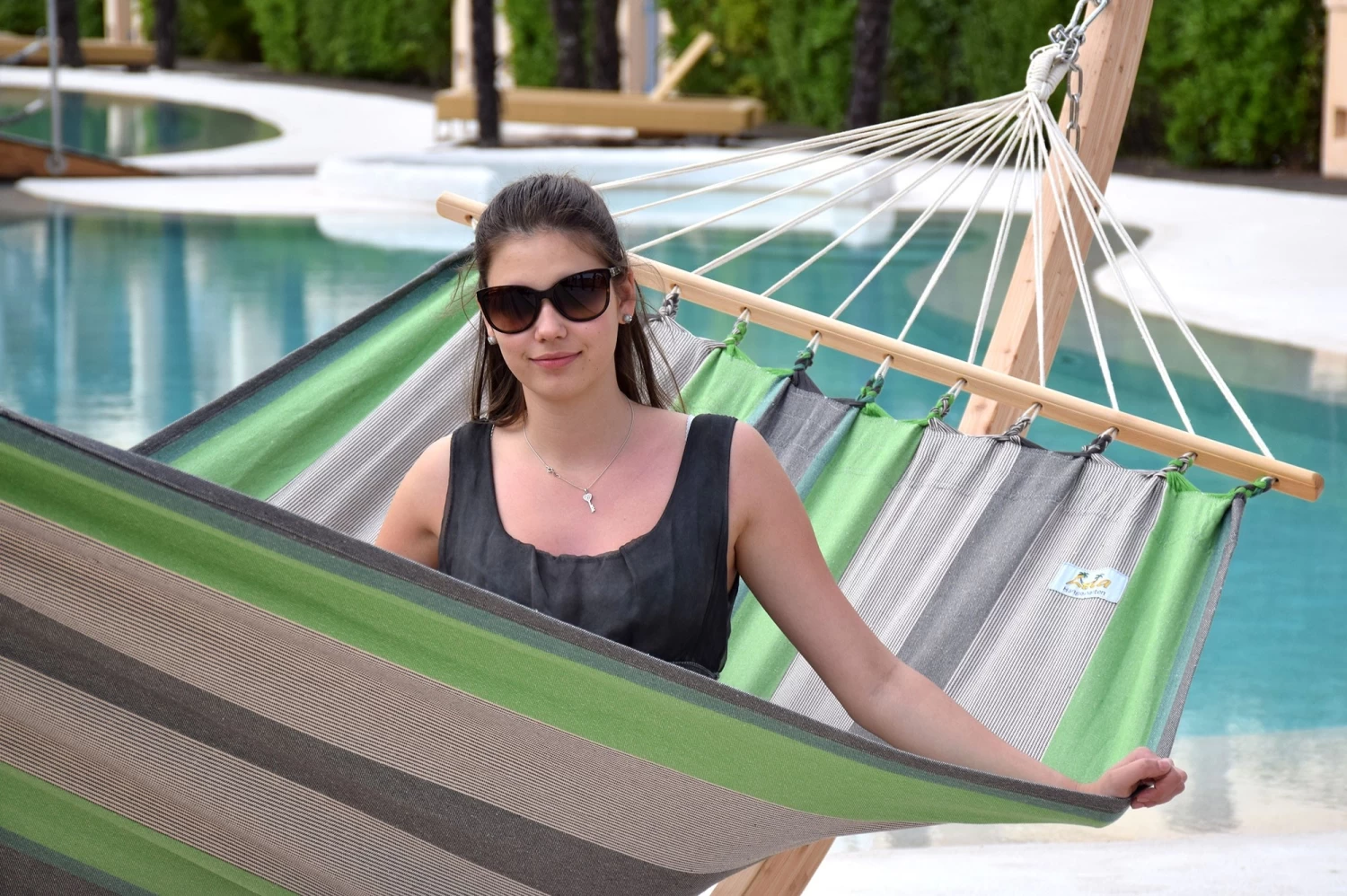 Hängematten-Set Ares Arc Lärche Naturbelassen Mit Stabhängematte XL Santiago Taupe Oliva 5 Hängematten-Set Ares Arc Lärche Naturbelassen Mit Stabhängematte XL Santiago Taupe Oliva – Bild 3