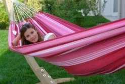 Lola Tuchhängematte Kolumbiana Fantasy Bordeaux-pink-weiß 11 Lola Tuchhängematte Kolumbiana Fantasy Bordeaux-pink-weiß -Gartenmöbel Store garten deals lola haengematte kolumbiana fantasy 103030 2