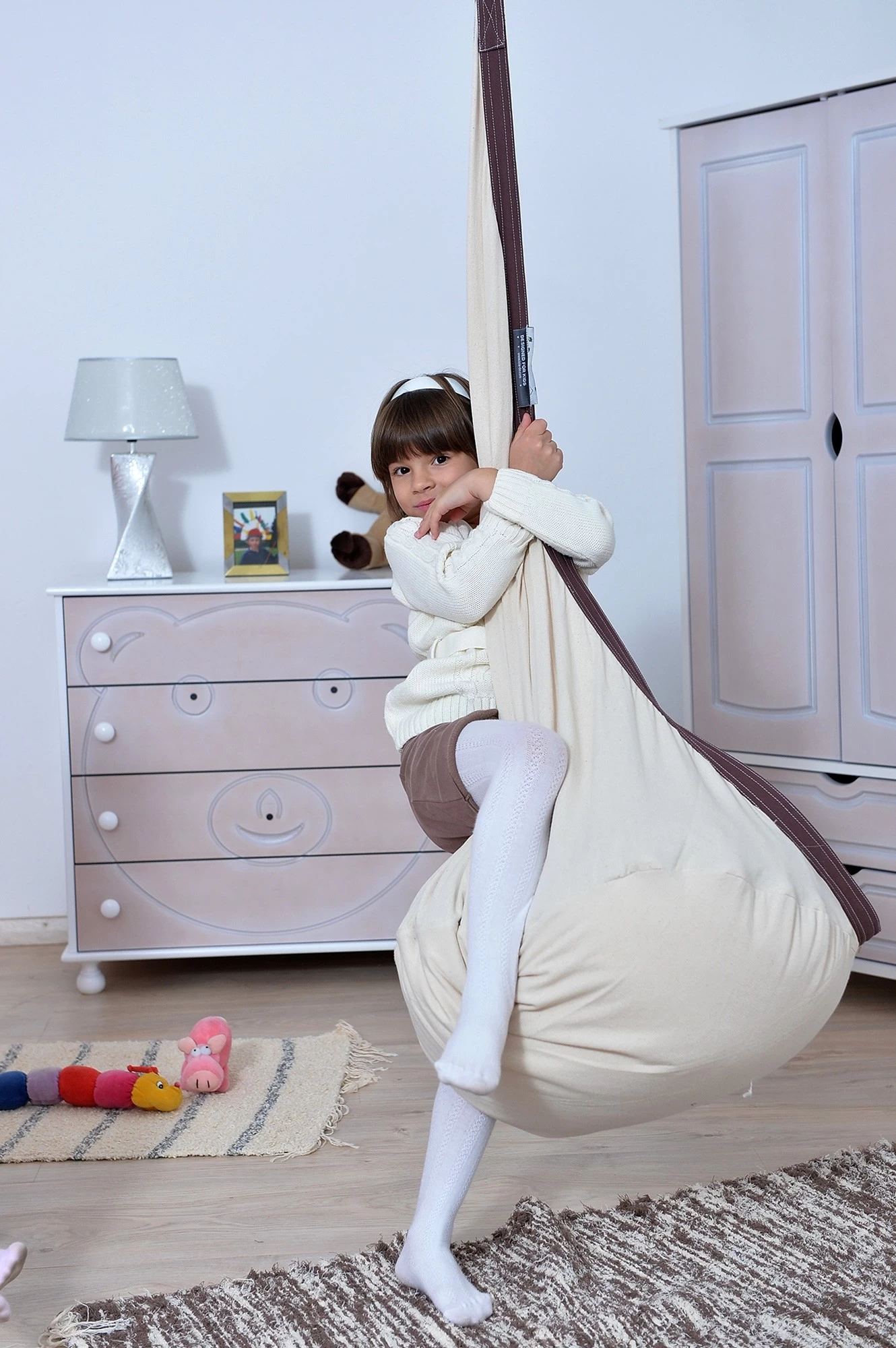 Lola Hängehöhle Loli Kids Kindersitz White Chocolate ÖKO TEX 17 Lola Hängehöhle Loli Kids Kindersitz White Chocolate ÖKO TEX – Bild 15