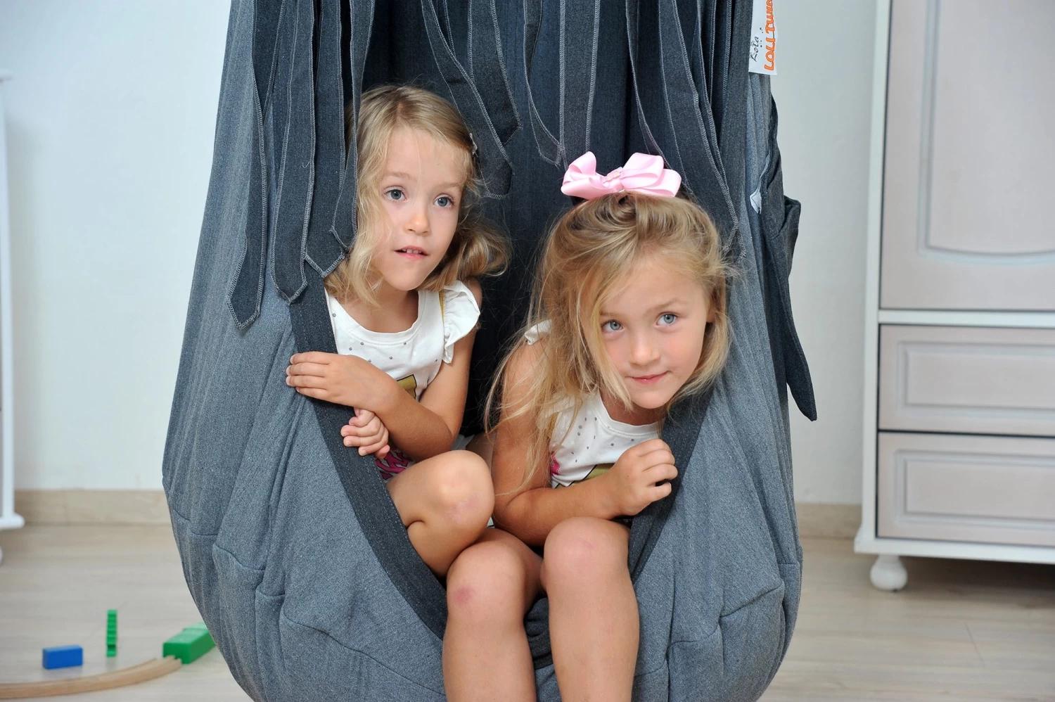 Lola Hängehöhle Double Loli Twins NOIRE Wetterfest Inkl. Drehwirbel 16 Lola Hängehöhle Double Loli Twins NOIRE Wetterfest Inkl. Drehwirbel – Bild 14