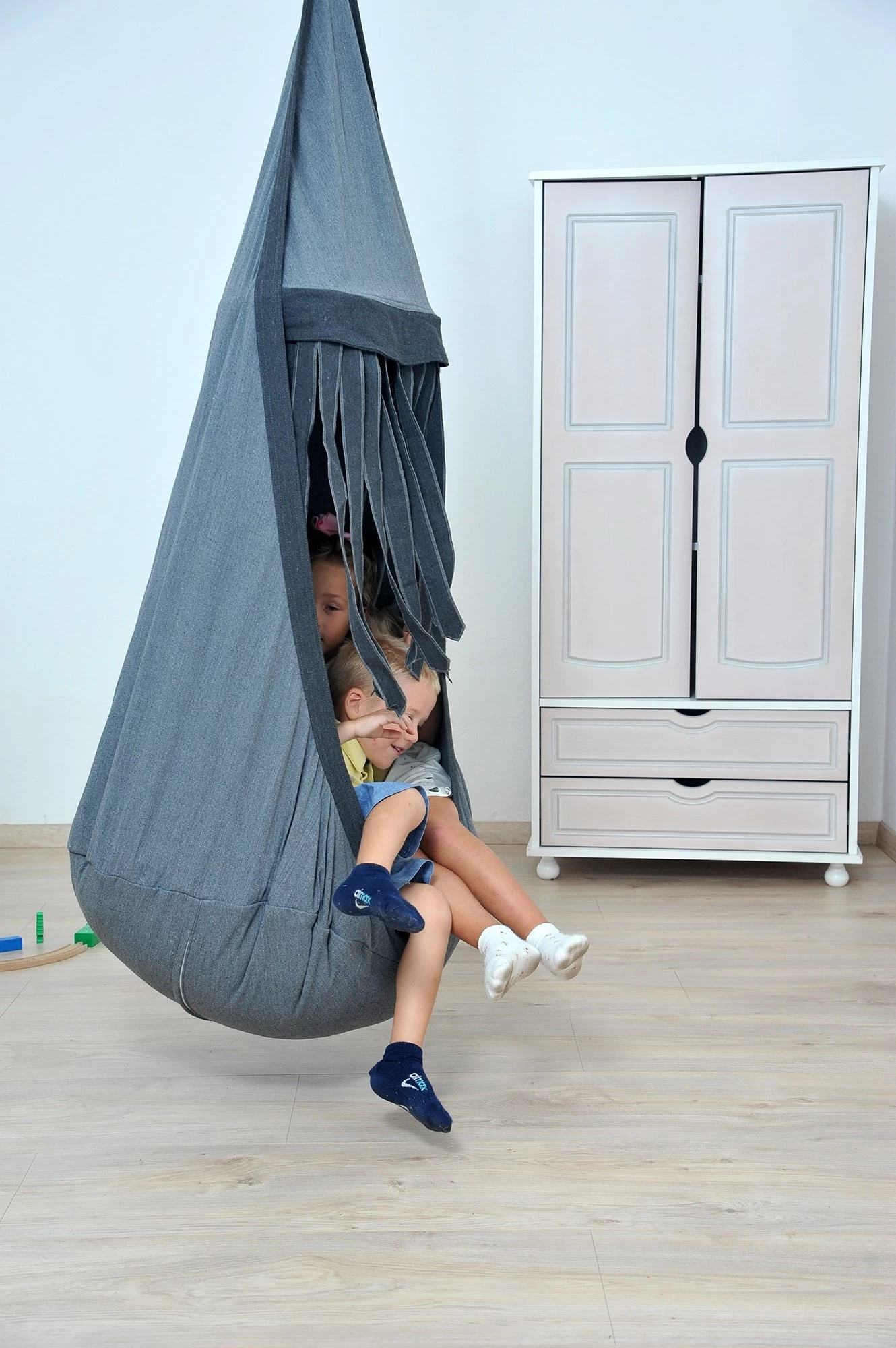 Lola Hängehöhle Double Loli Twins NOIRE Wetterfest Inkl. Drehwirbel 10 Lola Hängehöhle Double Loli Twins NOIRE Wetterfest Inkl. Drehwirbel – Bild 8