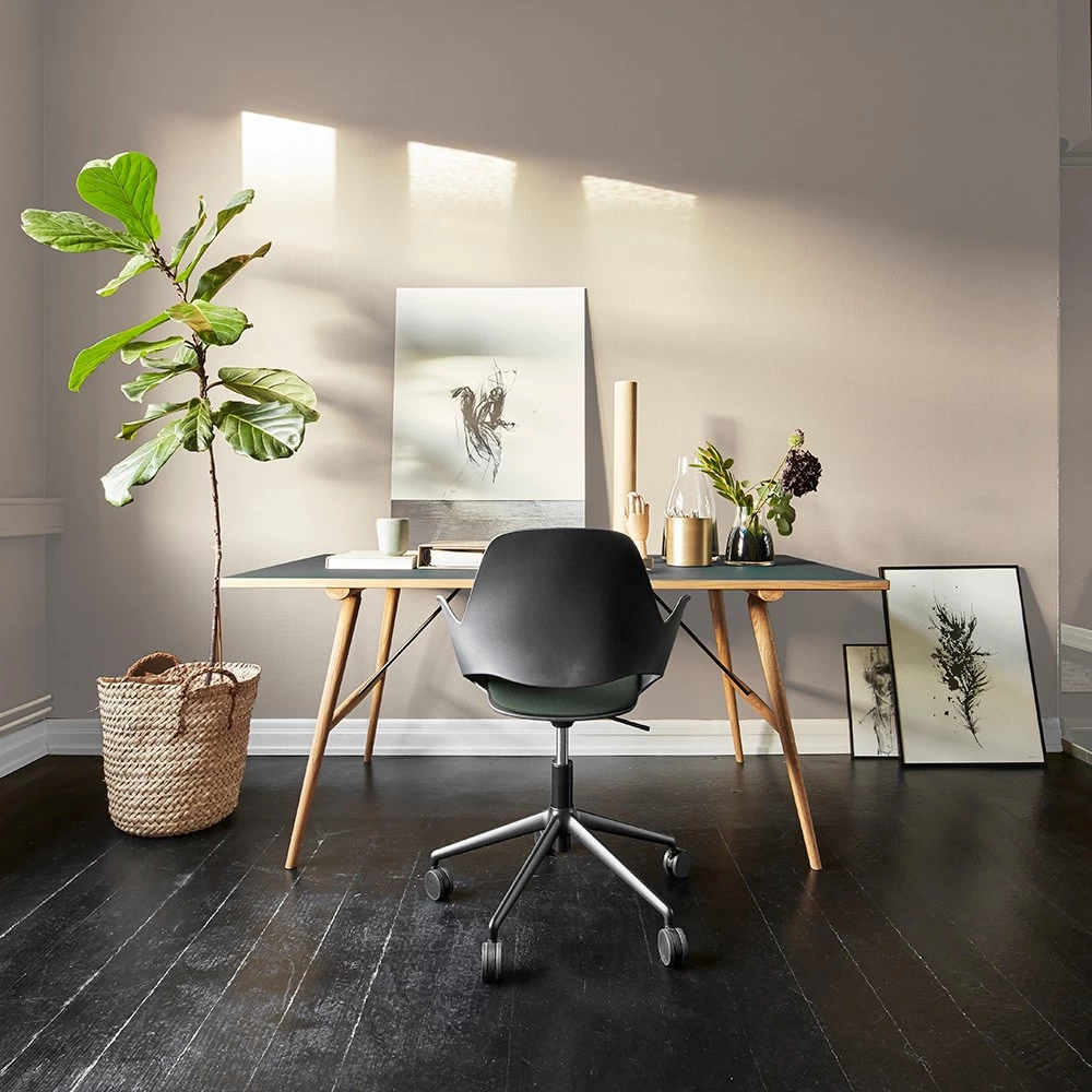 Houe FALK Stuhl Mit Armlehne Und 5-Sterngestell Mit Rollen Und Schale: Schwarz, Sitzkissen Dark Green 4 Houe FALK Stuhl Mit Armlehne Und 5-Sterngestell Mit Rollen Und Schale: Schwarz, Sitzkissen Dark Green – Bild 2