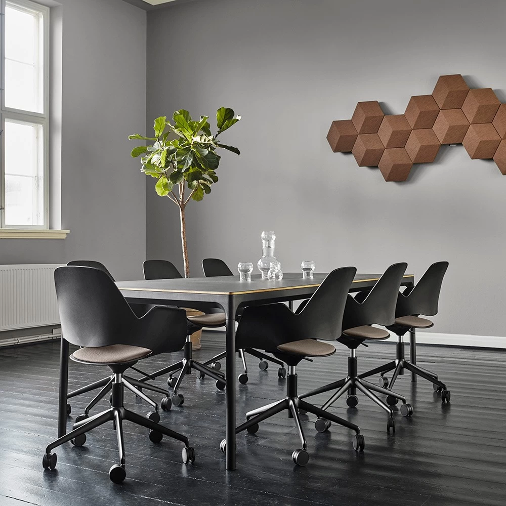 Houe FALK Stuhl Mit Armlehne Und 5-Sterngestell Mit Rollen Und Schale: Schwarz, Sitzkissen Terracotta 7 Houe FALK Stuhl Mit Armlehne Und 5-Sterngestell Mit Rollen Und Schale: Schwarz, Sitzkissen Terracotta – Bild 5