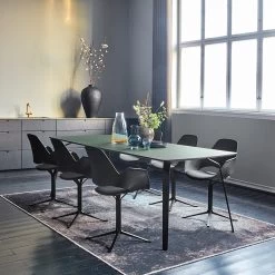 Houe FALK Stuhl Mit Armlehne Und Säulengestell Und Schale: Schwarz, Sitzkissen Pine Green 8 Houe FALK Stuhl Mit Armlehne Und Säulengestell Und Schale: Schwarz, Sitzkissen Pine Green -Gartenmöbel Store houe falk chair column legs ambient fotos 1