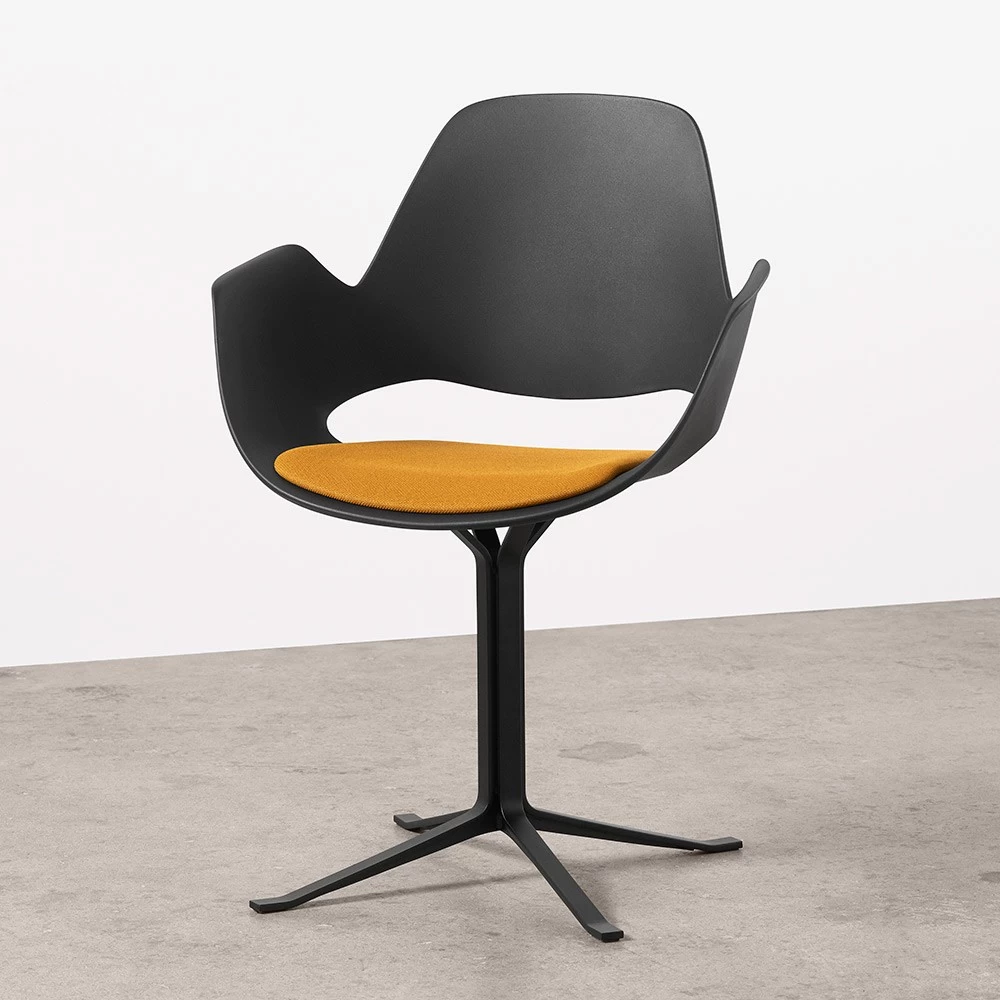 Houe FALK Stuhl Mit Armlehne Und Säulengestell Und Schale: Schwarz, Sitzkissen Pine Green 5 Houe FALK Stuhl Mit Armlehne Und Säulengestell Und Schale: Schwarz, Sitzkissen Pine Green – Bild 3