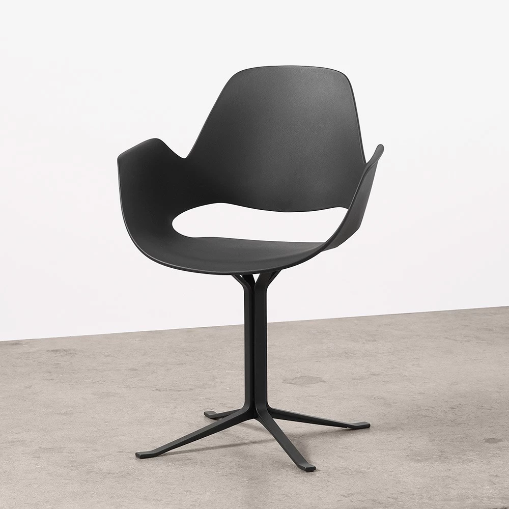 Houe FALK Stuhl Mit Armlehne Und Säulengestell Und Schale: Schwarz, Sitzkissen Dark Grey 6 Houe FALK Stuhl Mit Armlehne Und Säulengestell Und Schale: Schwarz, Sitzkissen Dark Grey – Bild 4