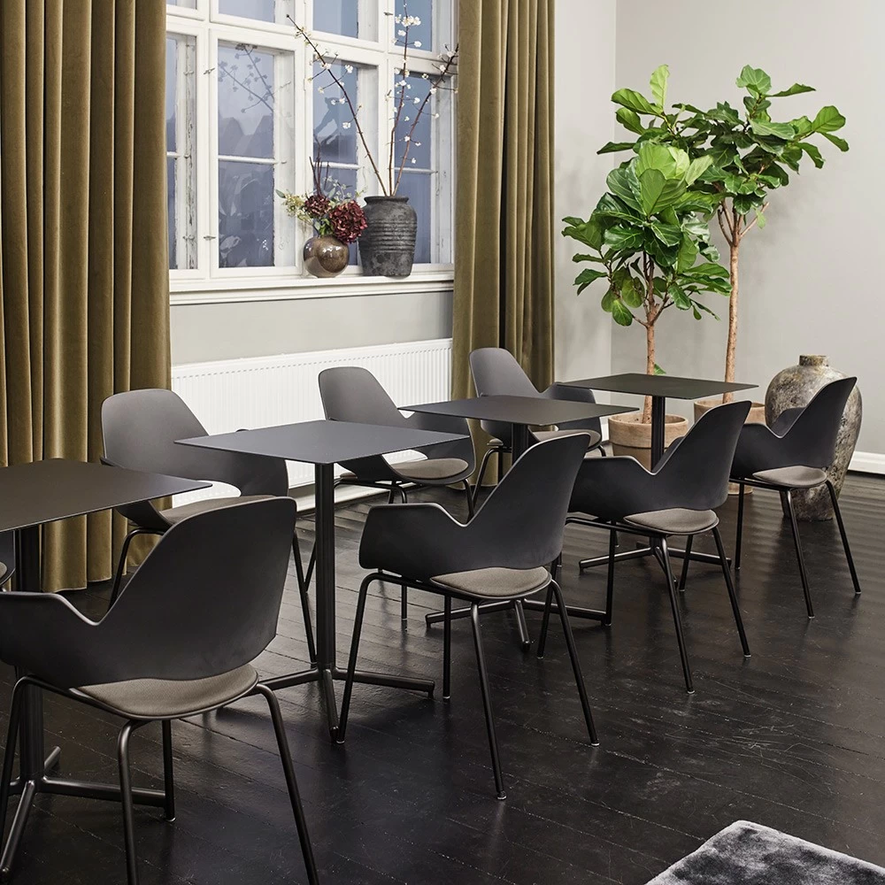 Houe FALK Stuhl Mit Armlehne Und Rohrbeine Und Schale: Schwarz, Sitzkissen Pine Green 5 Houe FALK Stuhl Mit Armlehne Und Rohrbeine Und Schale: Schwarz, Sitzkissen Pine Green – Bild 3