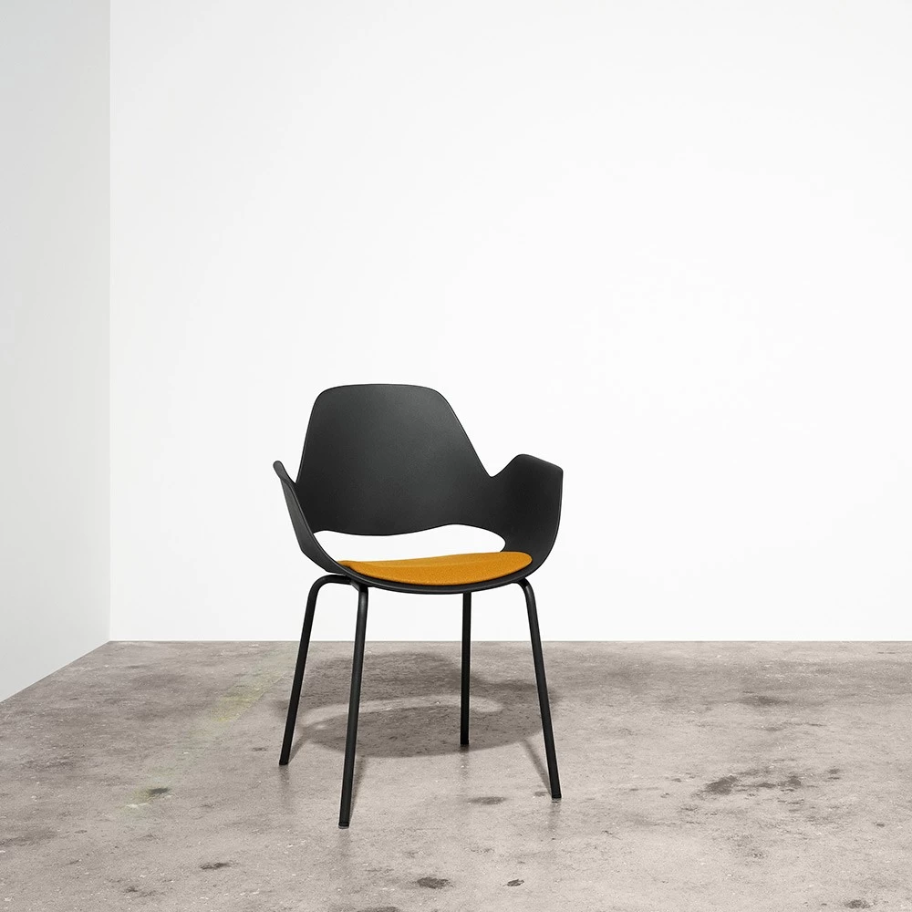 Houe FALK Stuhl Mit Armlehne Und Rohrbeine Und Schale: Schwarz, Sitzkissen Rose 7 Houe FALK Stuhl Mit Armlehne Und Rohrbeine Und Schale: Schwarz, Sitzkissen Rose – Bild 5