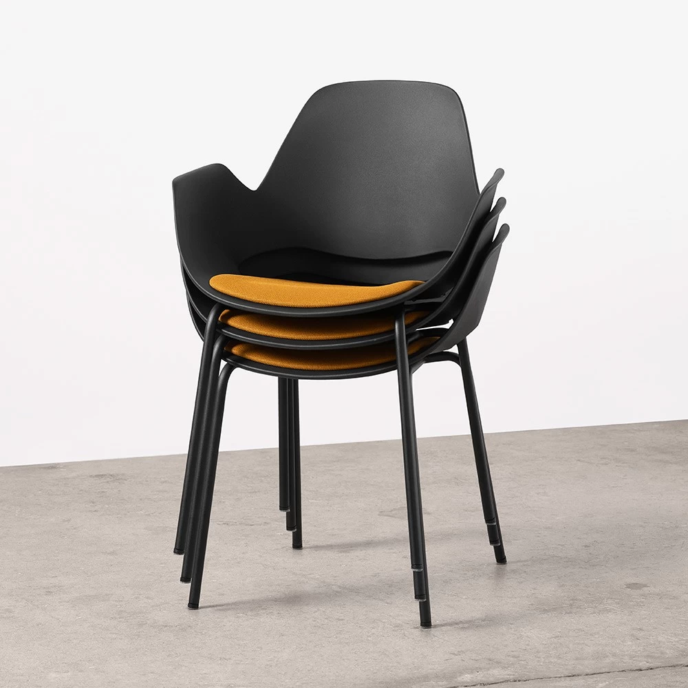 Houe FALK Stuhl Mit Armlehne Und Rohrbeine Und Schale: Schwarz, Sitzkissen Rose 8 Houe FALK Stuhl Mit Armlehne Und Rohrbeine Und Schale: Schwarz, Sitzkissen Rose – Bild 6