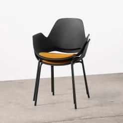 Houe FALK Stuhl Mit Armlehne Und Rohrbeine Und Schale: Schwarz, Sitzkissen Dark Yellow 17 Houe FALK Stuhl Mit Armlehne Und Rohrbeine Und Schale: Schwarz, Sitzkissen Dark Yellow -Gartenmöbel Store houe falk chair solid tube legs ambient fotos 6 6