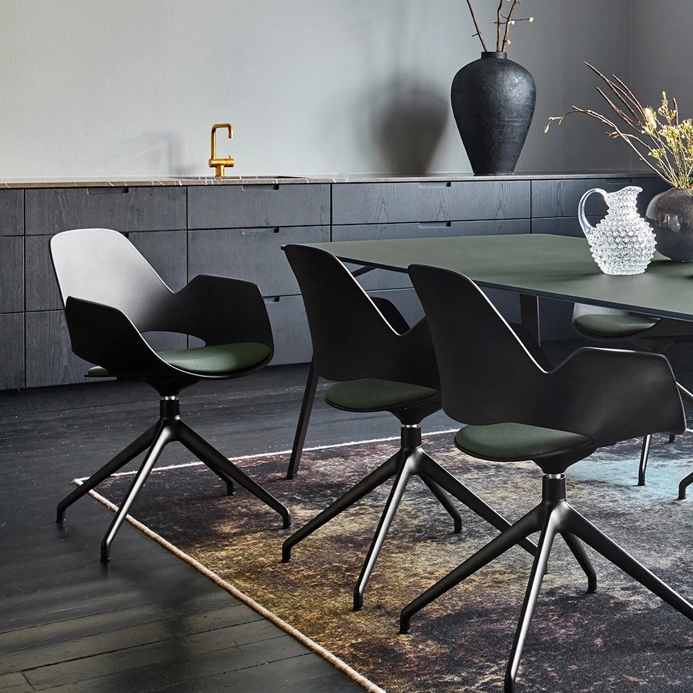 Houe FALK Stuhl Mit Armlehne Und 4 Sterngestell Und Schale: Schwarz, Sitzkissen Pine Green 5 Houe FALK Stuhl Mit Armlehne Und 4 Sterngestell Und Schale: Schwarz, Sitzkissen Pine Green – Bild 3