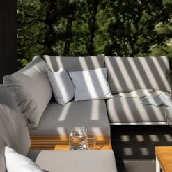 Houe LEVEL 2 Ottoman Kissen: Dijon. Gestell: Muted White -Gartenmöbel Store level2 set white ash close up houe 5222 47