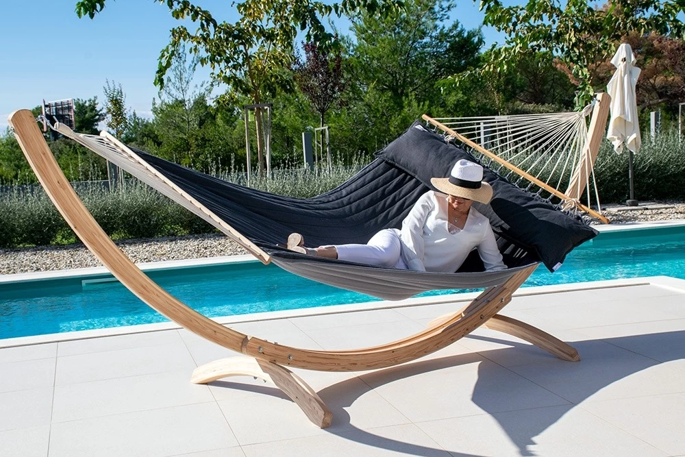Familien-Stabhängematte American-Hammock Noire Mit Holzgestell Aus FSC-Lärche Ares-Arc 13 Familien-Stabhängematte American-Hammock Noire Mit Holzgestell Aus FSC-Lärche Ares-Arc – Bild 11