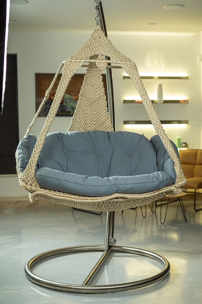 Lola Hängesofa Nido Royal Lola Champagne Mit Kissen Anthracite Wetterfest 4 Lola Hängesofa Nido Royal Lola Champagne Mit Kissen Anthracite Wetterfest – Bild 2