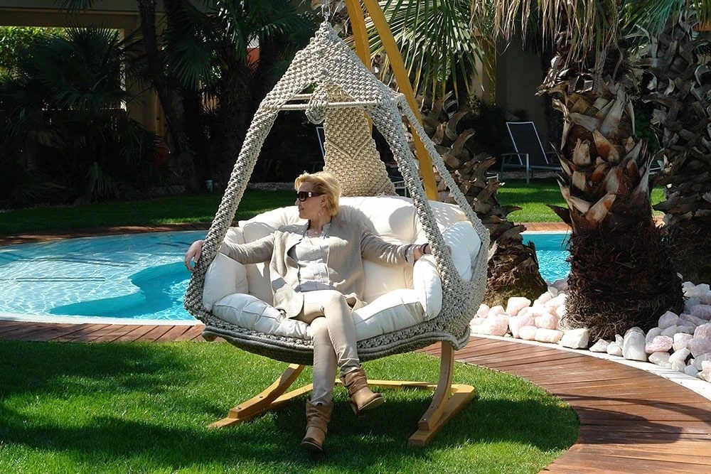 Lola Hängesofa Nido Royal Lola Champagne Mit Kissen Ecru Wetterfest 10 Lola Hängesofa Nido Royal Lola Champagne Mit Kissen Ecru Wetterfest – Bild 8