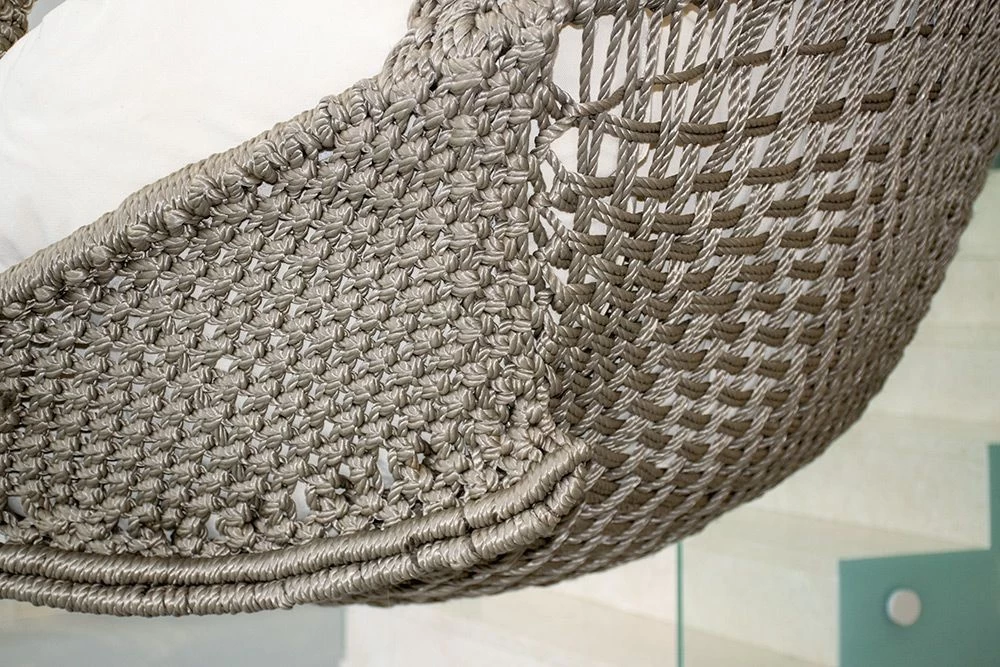 Hängesofa Lola Nido Royal Platin Outdoor Mit Kissen Ecru 17 Hängesofa Lola Nido Royal Platin Outdoor Mit Kissen Ecru – Bild 15