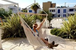 Lola Luxus Hängesessel Panorama Chair DeLuxe Caffe Crema -Gartenmöbel Store lola luxus haengesessel panorama chair deeluxe caffe crema 18