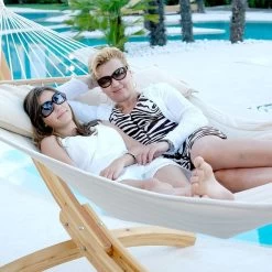 Familien-Stabhängematte American-Hammock Cofea-Crema Mit Holzgestell Aus FSC-Lärche Ares-Arc 20 Familien-Stabhängematte American-Hammock Cofea-Crema Mit Holzgestell Aus FSC-Lärche Ares-Arc -Gartenmöbel Store lola stab hangematte american hammock cofea crema 95100 1