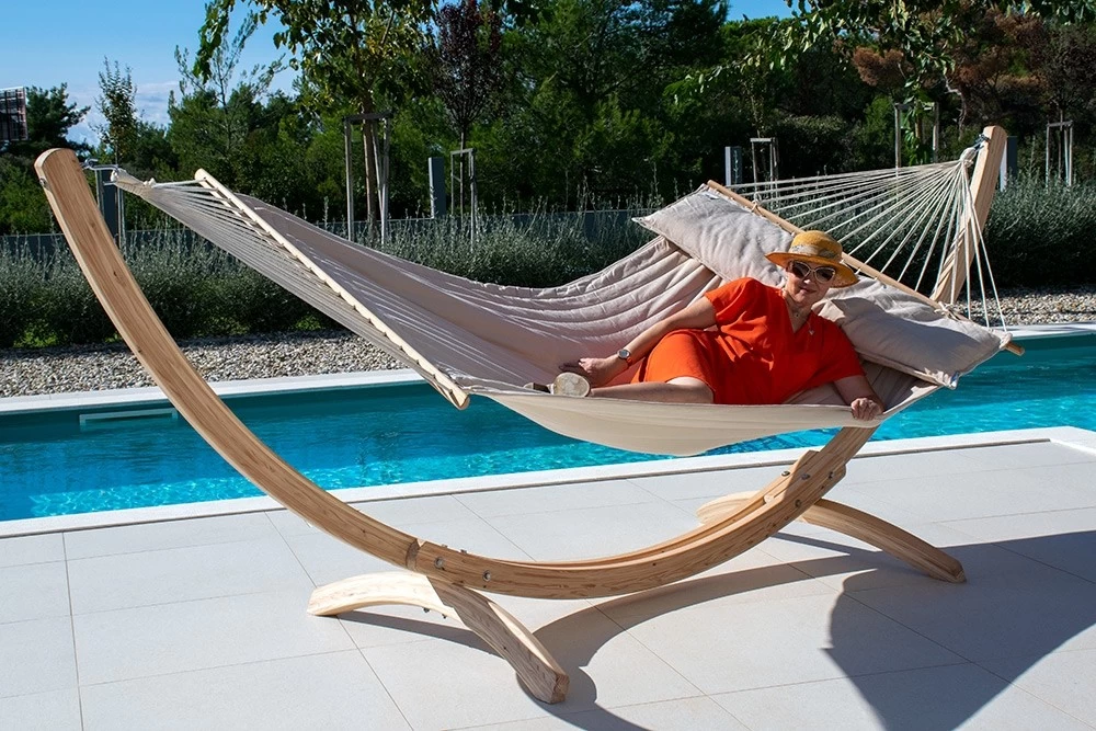 Familien-Stabhängematte American-Hammock Cofea-Crema Mit Holzgestell Aus FSC-Lärche Ares-Arc 11 Familien-Stabhängematte American-Hammock Cofea-Crema Mit Holzgestell Aus FSC-Lärche Ares-Arc – Bild 9