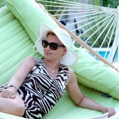 Familien-Stabhängematte American-Hammock Kiwi Mit Holzgestell Aus FSC-Lärche Ares-Arc 17 Familien-Stabhängematte American-Hammock Kiwi Mit Holzgestell Aus FSC-Lärche Ares-Arc -Gartenmöbel Store lola stabhaengematte american lifestyle kiwi 96176 1