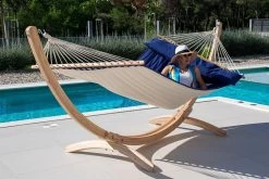 Familien-Stabhängematte American-Hammock Ocean Mit Holzgestell Aus FSC-Lärche Ares-Arc -Gartenmöbel Store lola stabhaengematte american ocean ares arc 6b