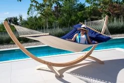 Familien-Stabhängematte American-Hammock Ocean Mit Holzgestell Aus FSC-Lärche Ares-Arc -Gartenmöbel Store lola stabhaengematte american ocean ares arc 7b