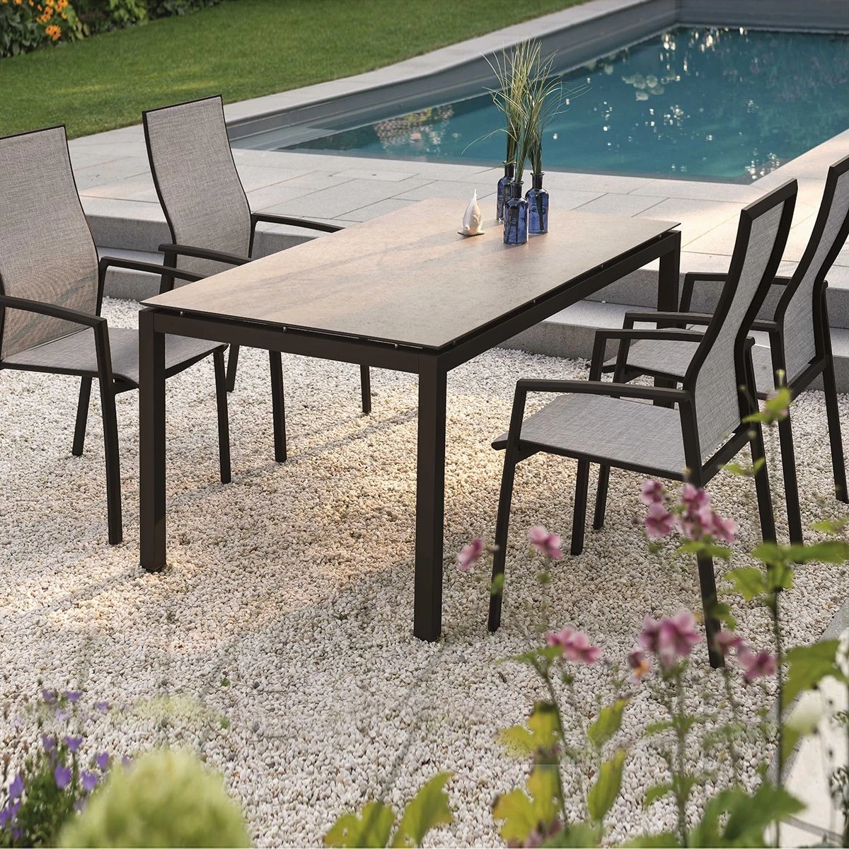 Stern 4x Stapelsessel Kari Leinen Grau Und Tischgestell 160x90 Alu Schwarz Matt Mit Platte Dekor Cream Marble 3 Stern 4x Stapelsessel Kari Leinen Grau Und Tischgestell 160x90 Alu Schwarz Matt Mit Platte Dekor Cream Marble