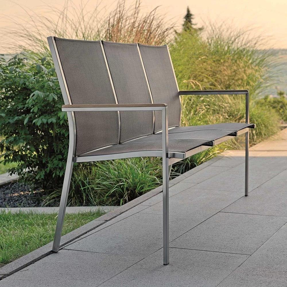 Stern Stapelbank Cardiff Edelstahl Mit Bezug Textilen Taupe/Teakarmlehnen FSC®-zertifiziert 4 Stern Stapelbank Cardiff Edelstahl Mit Bezug Textilen Taupe/Teakarmlehnen FSC®-zertifiziert – Bild 2