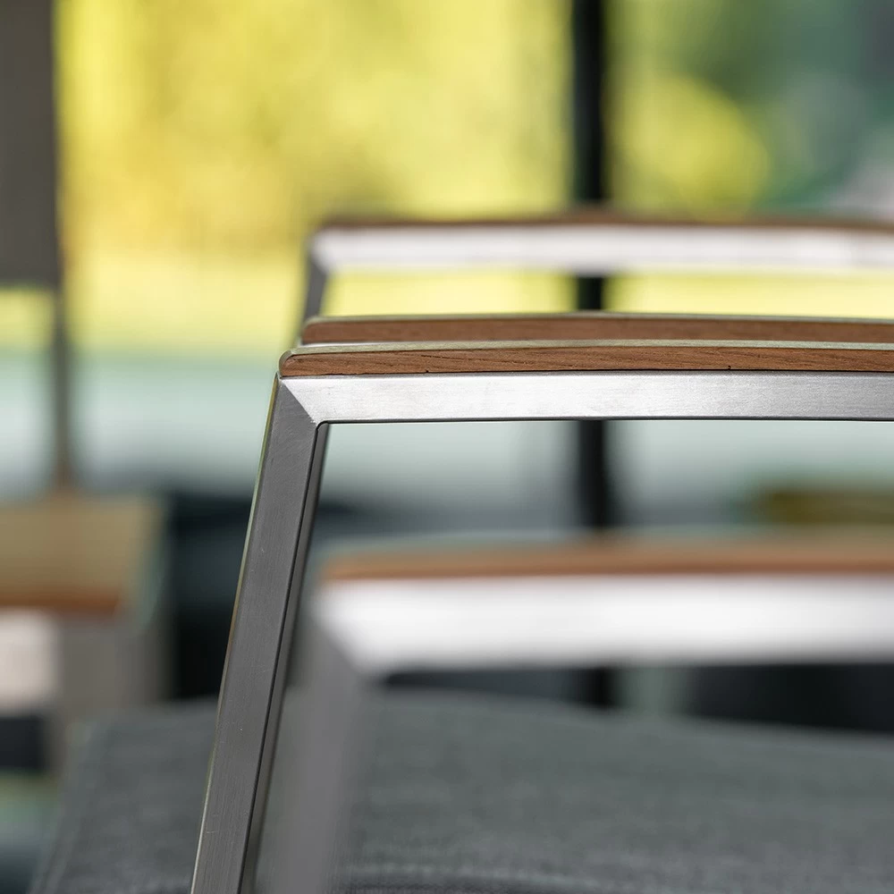 Stern Stapelsessel Mika Edelstahl/Bezug Textilen Leinen Grau/Teakarmlehnen FSC®-zertifiziert 14 Stern Stapelsessel Mika Edelstahl/Bezug Textilen Leinen Grau/Teakarmlehnen FSC®-zertifiziert – Bild 12