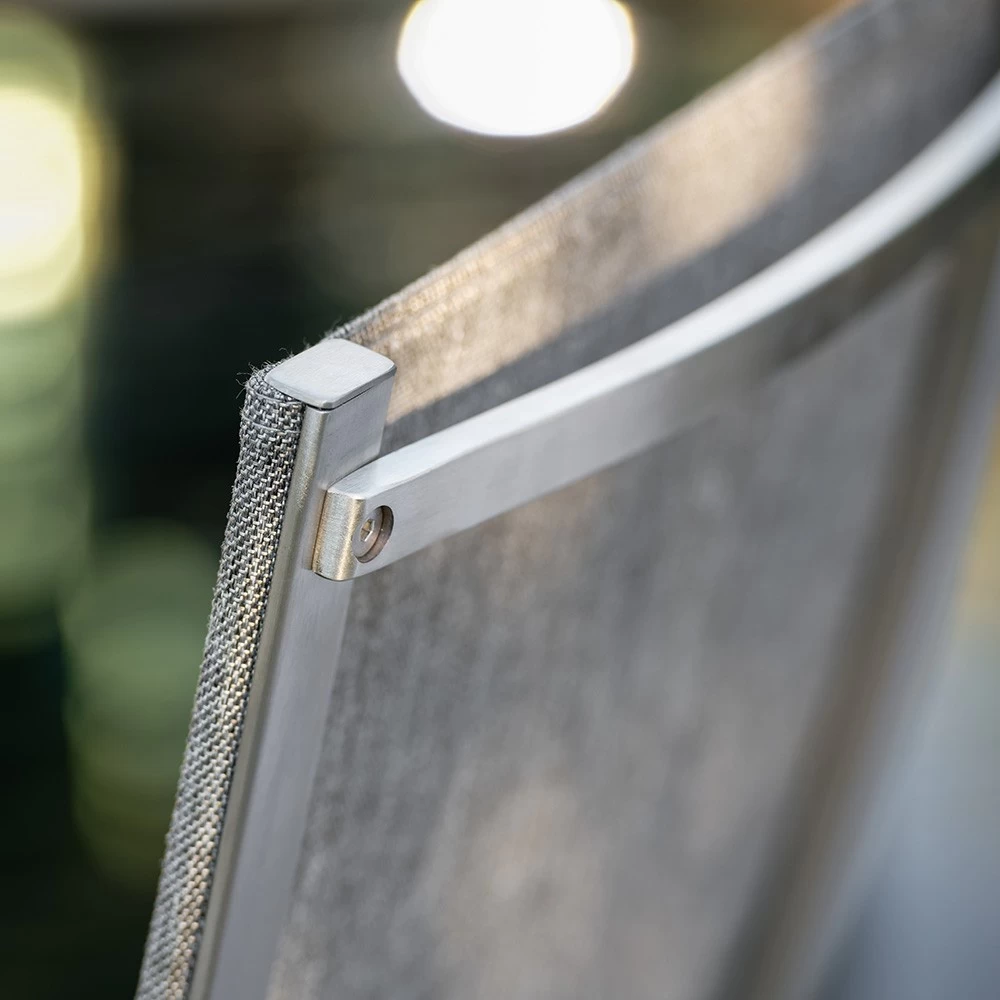 Stern Stapelsessel Mika Edelstahl/Bezug Textilen Leinen Grau/Teakarmlehnen FSC®-zertifiziert 15 Stern Stapelsessel Mika Edelstahl/Bezug Textilen Leinen Grau/Teakarmlehnen FSC®-zertifiziert – Bild 13